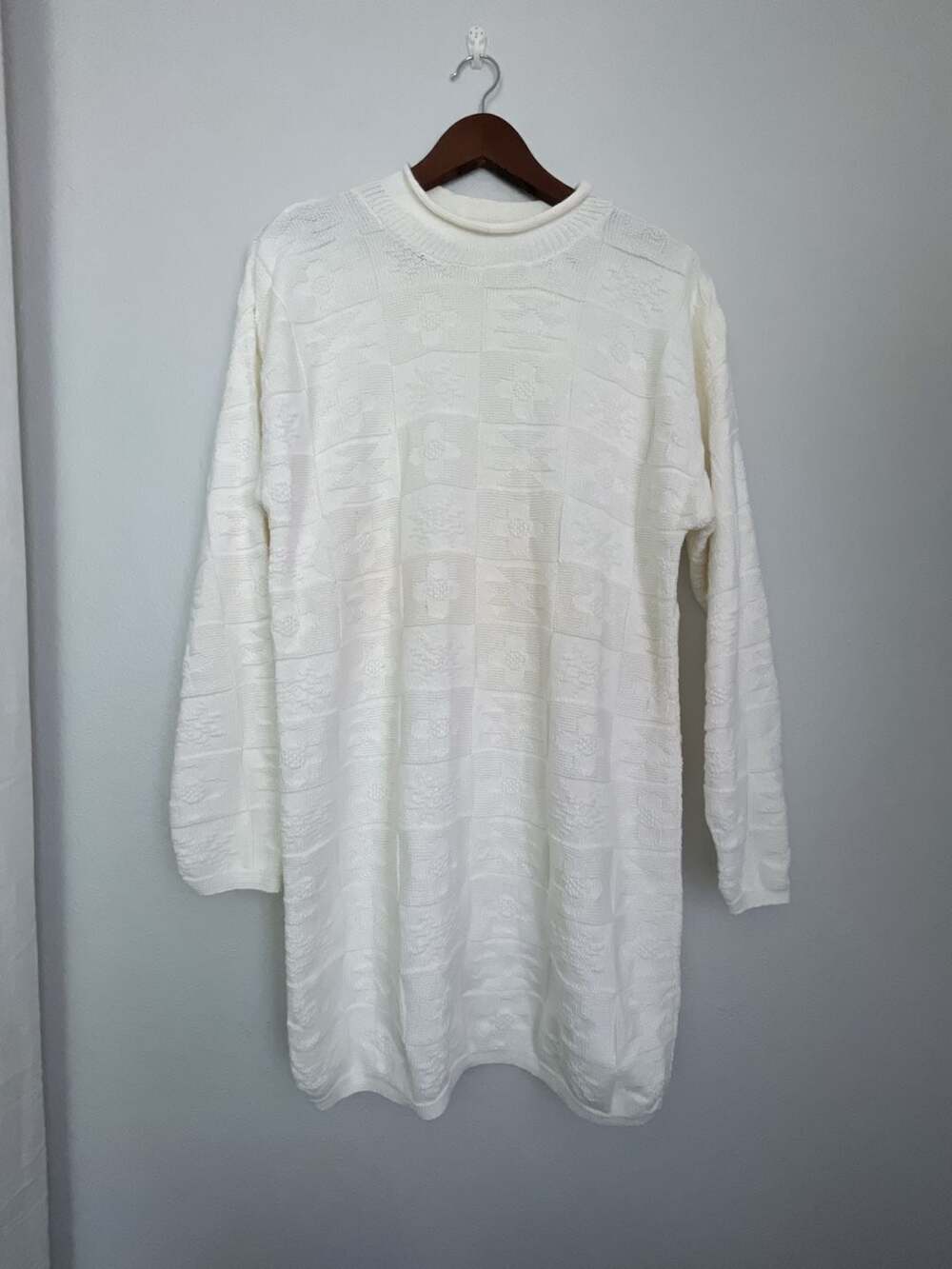 Vintage Sweater Dress Size L
100% White Cotton Textured Knit
Made in USA
Fall